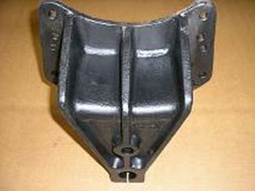 IH6T - Drive Axle Front Hanger